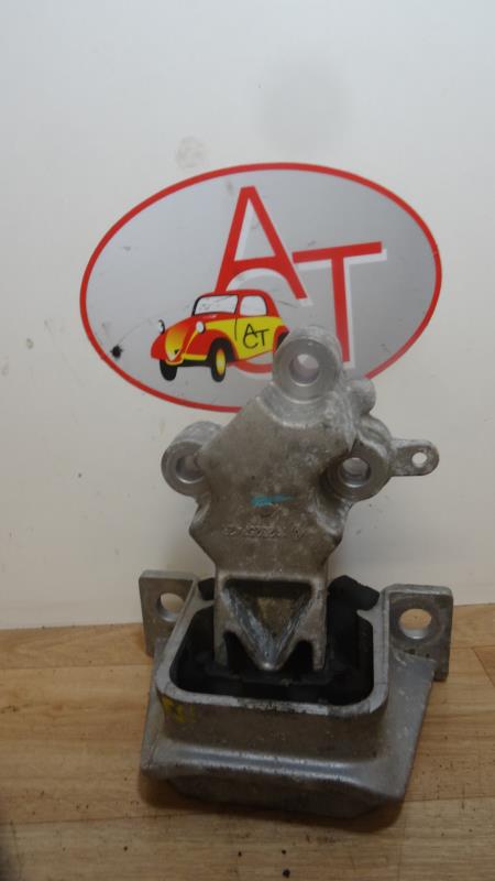 Support moteur droit