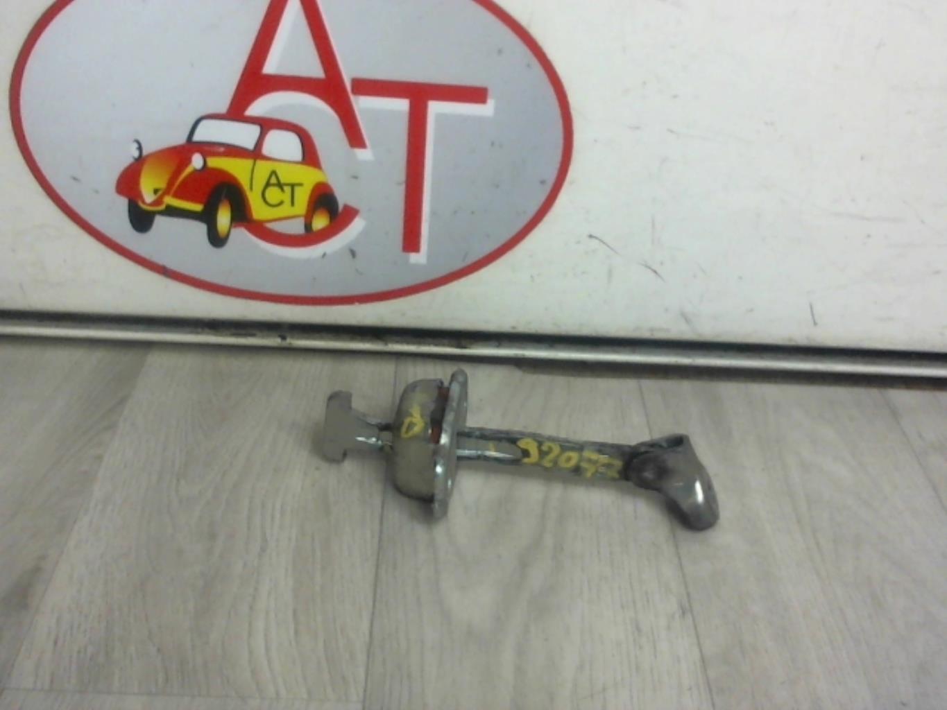 Tirant de porte avant droit