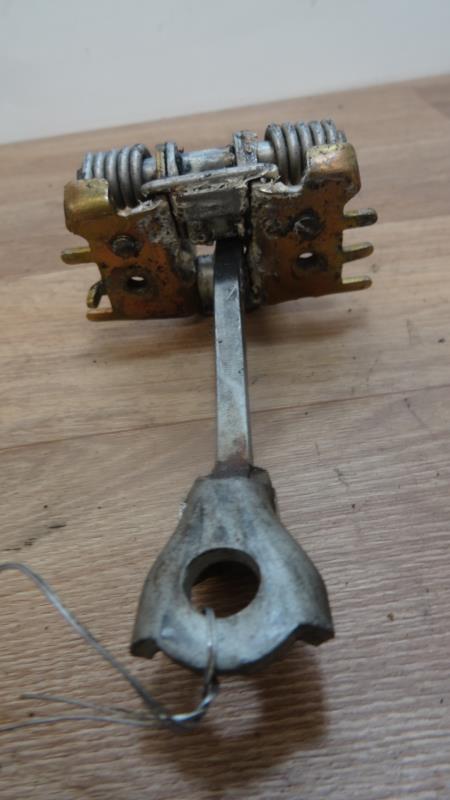 Tirant de porte avant gauche