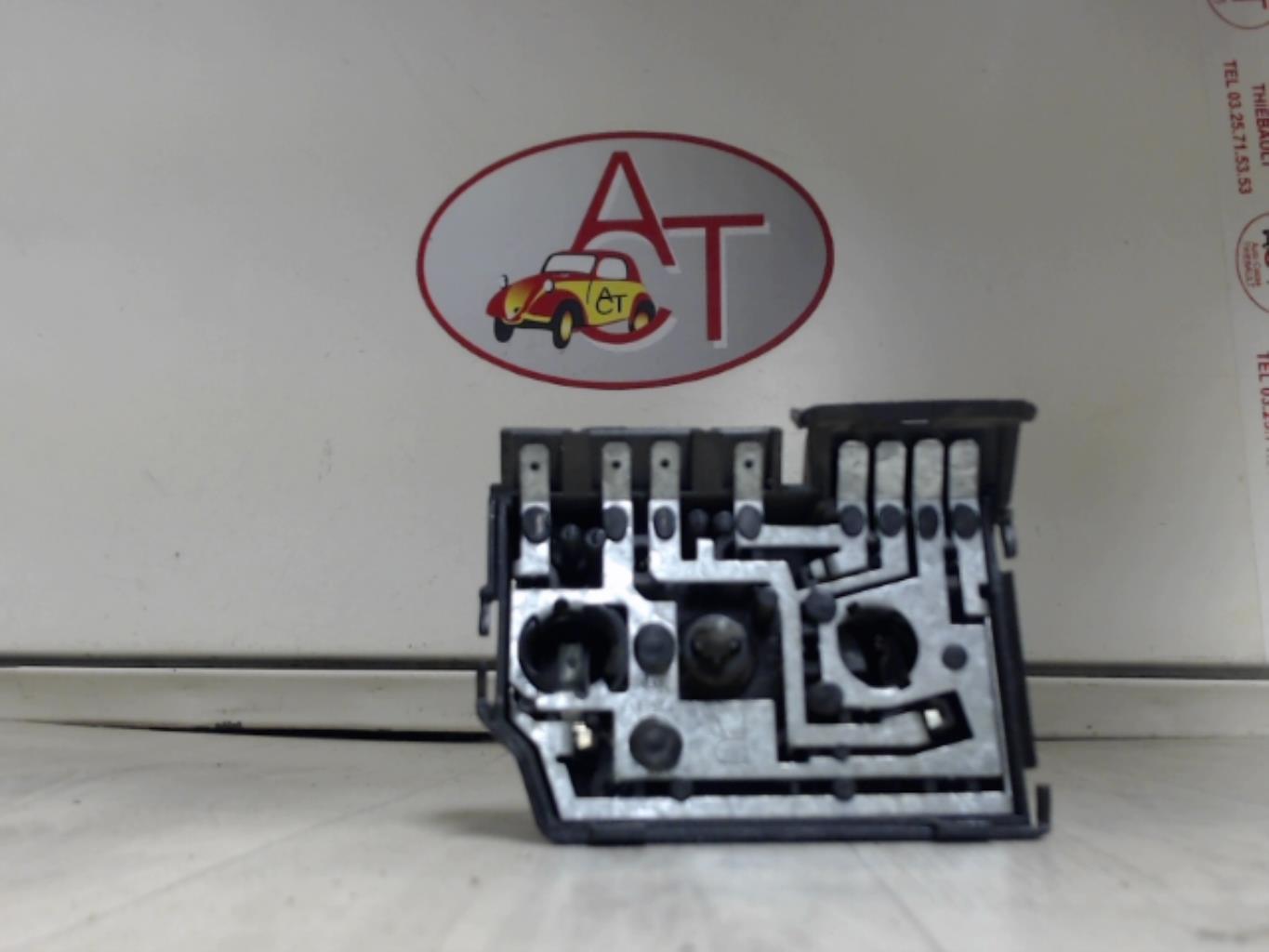 Base portalampade fanale posteriore destro