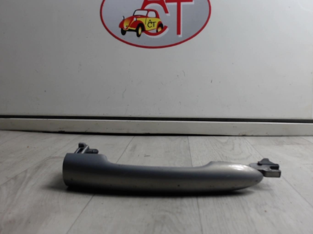Poignee porte avant droit
