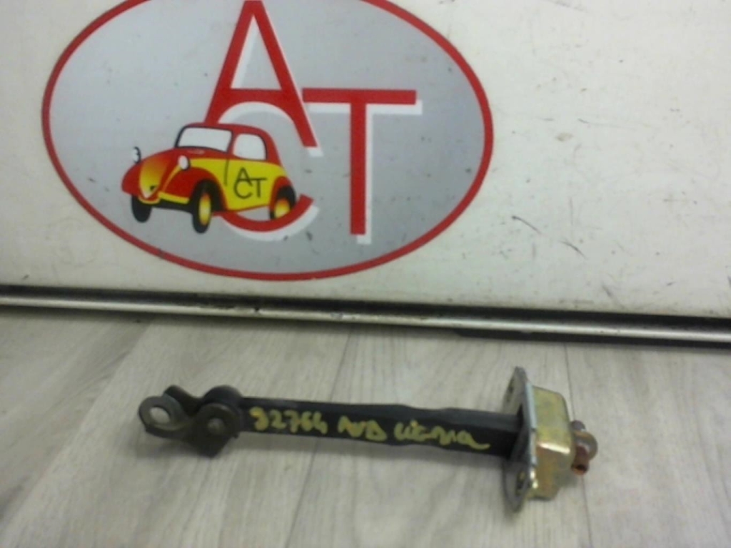 Tirant de porte avant droit