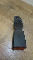 Attache ceinture arriere centrale
