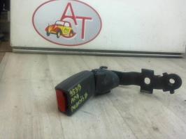 Attache ceinture arriere droit