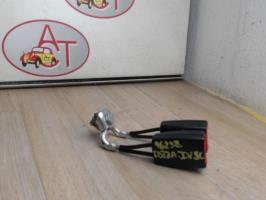 Attache ceinture arriere centrale