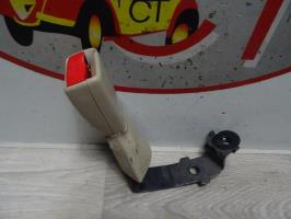 Attache ceinture arriere droit