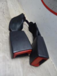 Attache ceinture arriere gauche