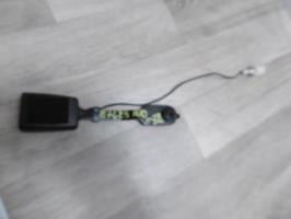 Attache ceinture avant droit