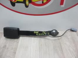 Attache ceinture avant droit