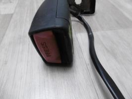Attache ceinture arriere droit