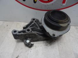 Support moteur droit
