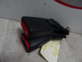 Attache ceinture arriere centrale