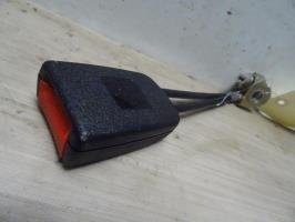 Attache ceinture arriere droit