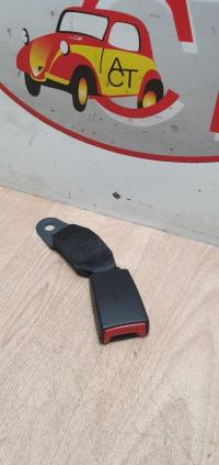 Attache ceinture arriere droit