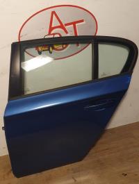 Puerta trasera izquierda