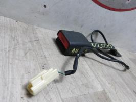 Attache ceinture avant gauche