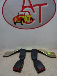 Attache ceinture arriere centrale