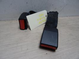 Attache ceinture arriere droit