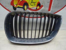 Grille de calandre gauche