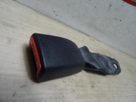 Attache ceinture arriere centrale