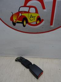 Attache ceinture arriere droit