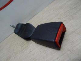 Attache ceinture arriere droit