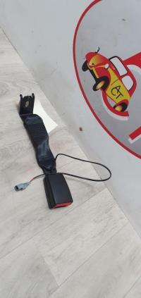 Attache ceinture arriere droit