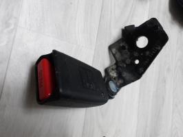 Attache ceinture arriere gauche