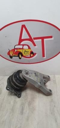 Support moteur droit
