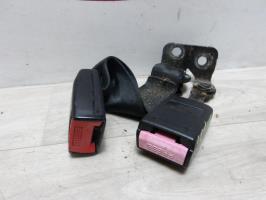 Attache ceinture arriere droit