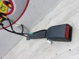 Attache ceinture avant droit