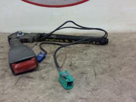 Attache ceinture avant gauche