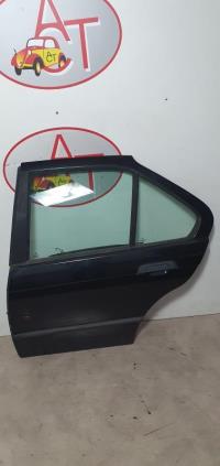 Puerta trasera izquierda