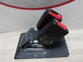 Attache ceinture arriere centrale