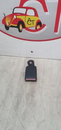 Attache ceinture arriere droit