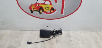 Attache ceinture arriere droit