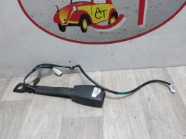 Attache ceinture avant droit