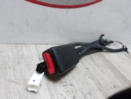 Attache ceinture avant gauche