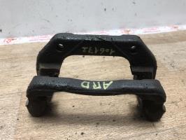 Soporte de estribo de freno (pinza) trasero derecho