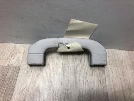 Poignee de maintien avant droit