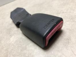Attache ceinture arriere centrale