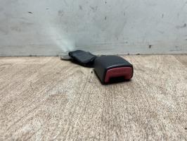 Attache ceinture arriere centrale