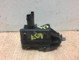 Attuatore chiavistello sportello carburante
