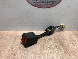 Attache ceinture arriere centrale