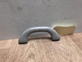 Poignee de maintien avant droit