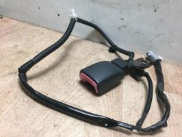 Attache ceinture avant gauche