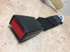 Attache ceinture arriere droit