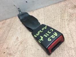 Attache ceinture arriere droit