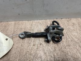 Tirant de porte avant droit