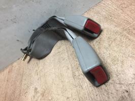 Attache ceinture arriere droit